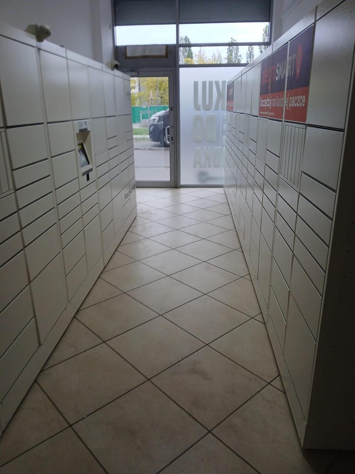 Paczkomat WAW148H W lokalu usługowym