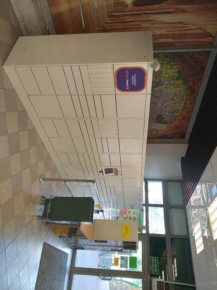 Zdjęcie paczkomatu od InPost: InPost WAW14HO