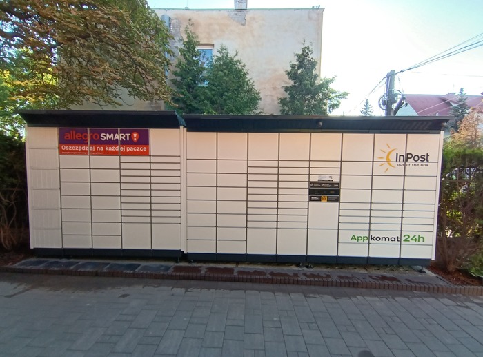 Zdjęcie paczkomatu od InPost: InPost WAW151BAPP