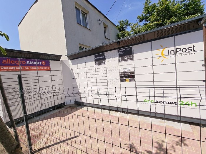 Zdjęcie paczkomatu od InPost: InPost WAW155BAPP