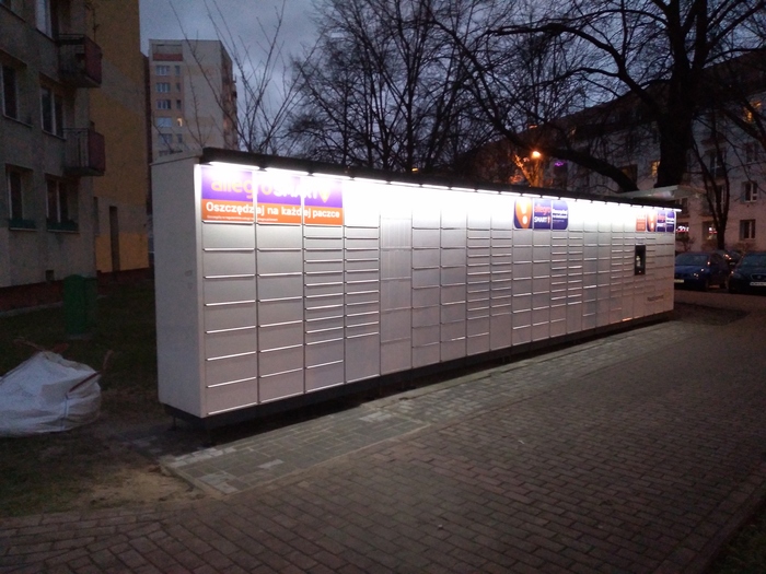 Paczkomat WAW155M Przy budynku Międzynarodowa 64