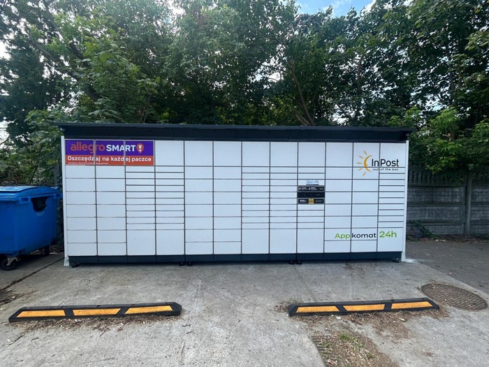 InPost's photo of the locker: InPost WAW15BAPP