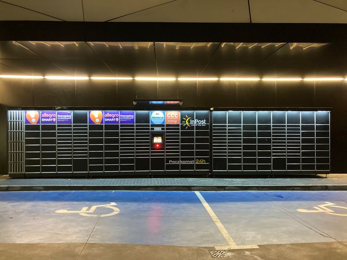 Zdjęcie paczkomatu od InPost: InPost WAW163M