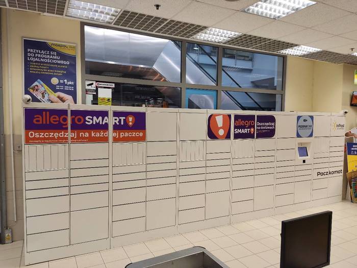 InPost's photo of the locker: InPost WAW16HO