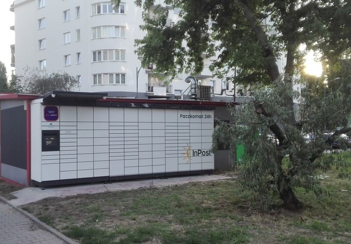 Paczkomat WAW16M Przy lokalu z kebabem