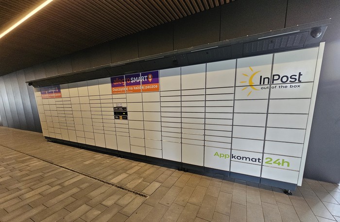 Zdjęcie paczkomatu od InPost: InPost WAW17BAPP