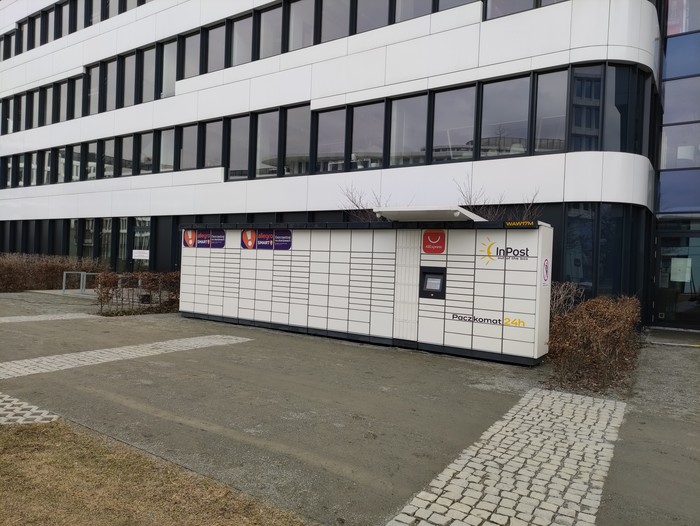 Parcel Locker WAW17M Przy parkingu na terenie Business Garden II