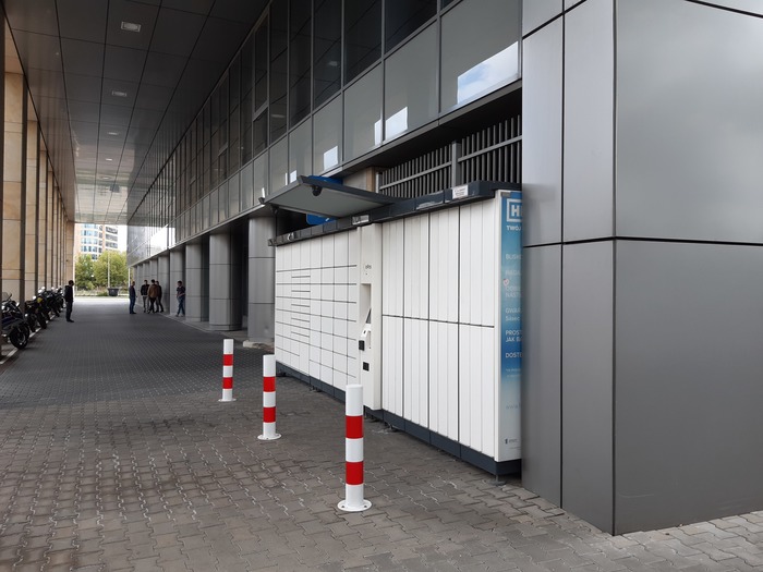 InPost's photo of the locker: InPost WAW18AP