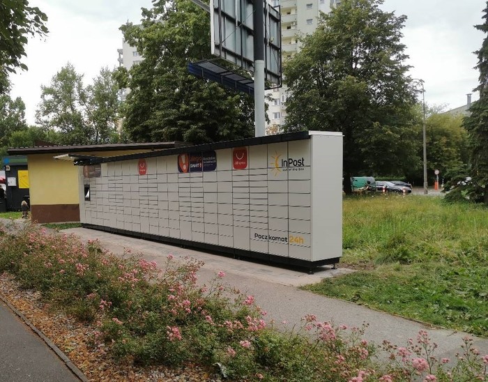 Paczkomat WAW199M Obok kwiaciarni