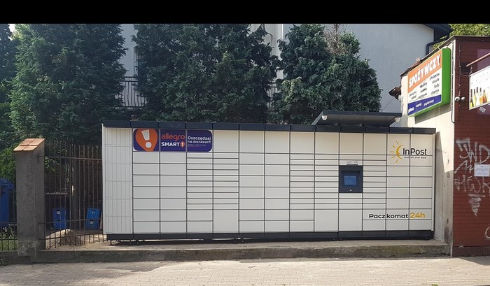 Parcel Locker WAW203M Przy sklepie spożywczym