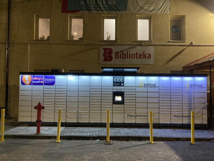 Parcel Locker WAW210M Przy budynku Straży Pożarnej