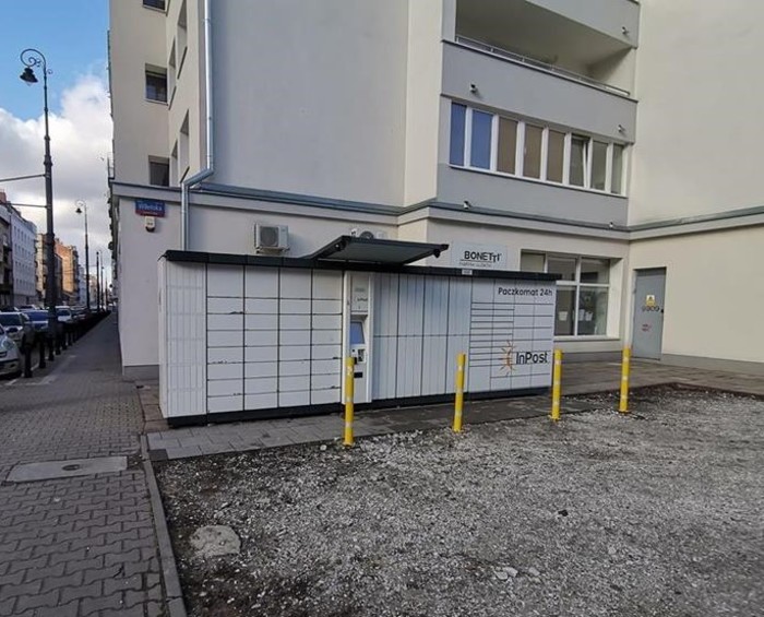 Paczkomat WAW217AP Przy sklepie z guzikami Bonetti