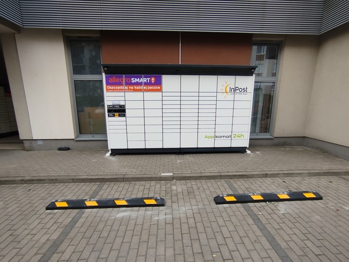 Zdjęcie paczkomatu od InPost: InPost WAW21BAPP