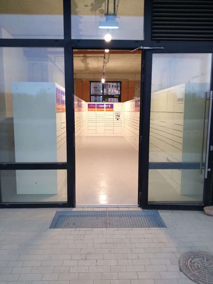 Foto del casillero de InPost: InPost WAW21H