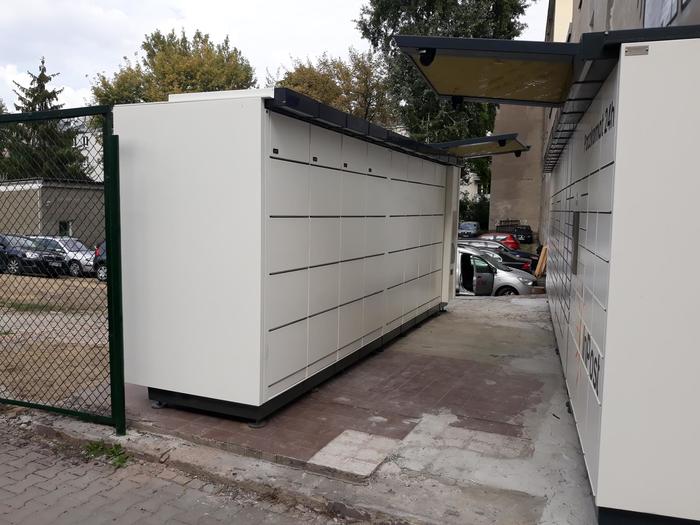 Поштомат WAW22I Na parkingu przy Lombardzie