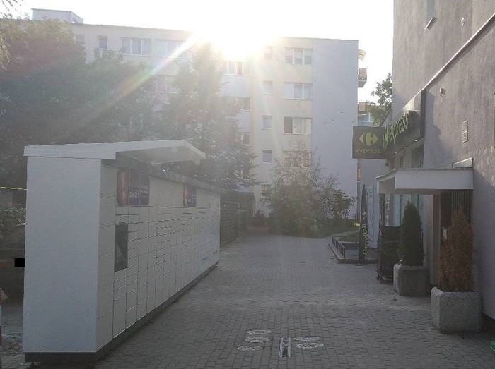 Paczkomat WAW234M Przy wejściu do SM "Ksawerów"