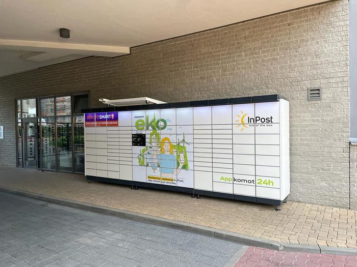 Paczkomat WAW23APP przy klatce nr 3 od ul. Instalatorów