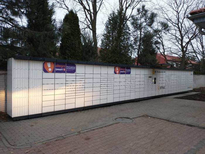 Paczkomat WAW23N Przy sklepie Netto