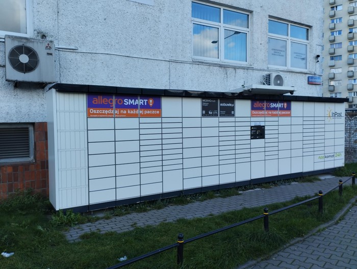 InPost's photo of the locker: InPost WAW24APP