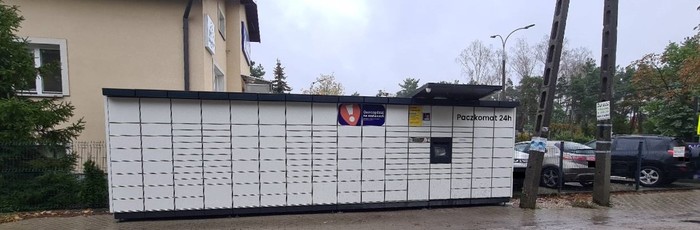 Paczkomat WAW24M Przy budynku Sensorium