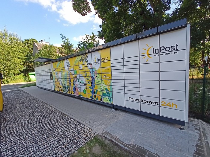 InPost's photo of the locker: InPost WAW26M