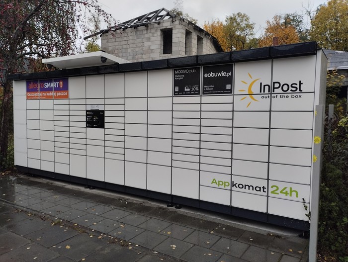 Zdjęcie paczkomatu od InPost: InPost WAW28APP