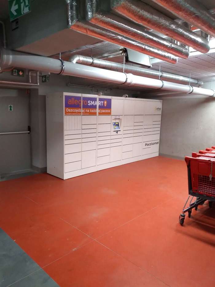 InPost's photo of the locker: InPost WAW28HO