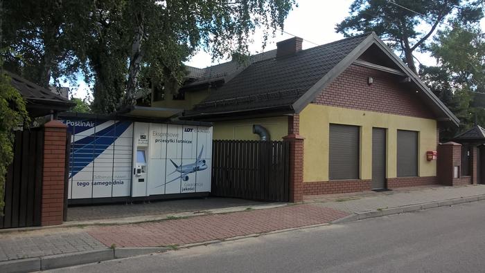 Paczkomat WAW31B Przy sklepie Szafirek Hurt