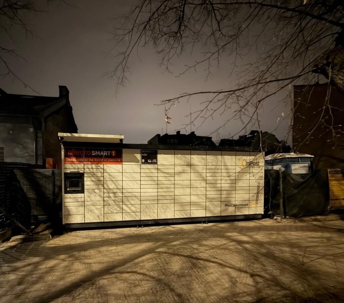 Zdjęcie paczkomatu od InPost: InPost WAW328M