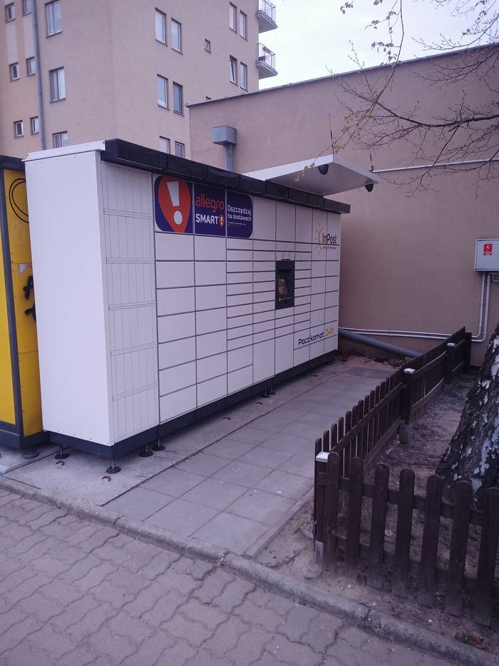 Parcel Locker WAW337M Przy budynku mieszkalnym