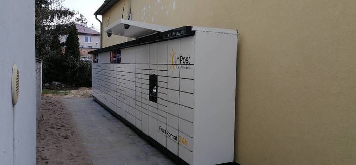Parcel Locker WAW338M Za sklepem Carrefour Express