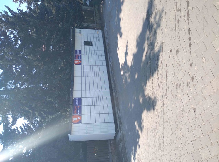 Paczkomat WAW358M Parking przy sklepie