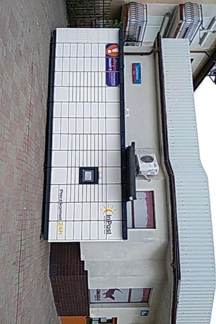 Paczkomat WAW360M Parking sklepu spożywczego