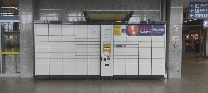 Paczkomat WAW36A PKP Dworzec Wschodni, główna hala