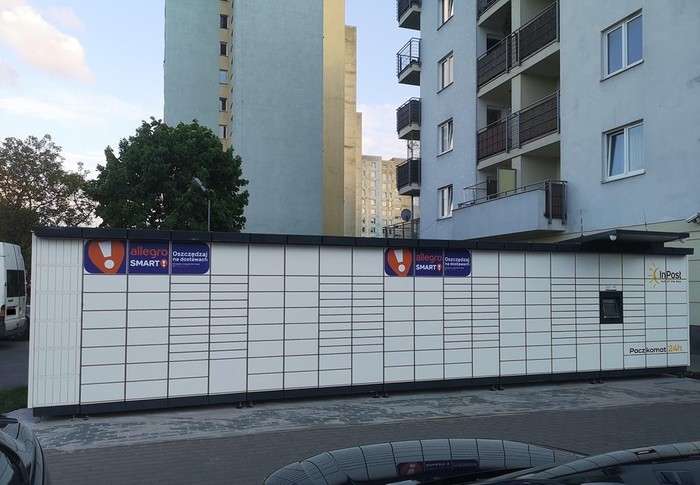 Paczkomat WAW376M Skwer przy bloku