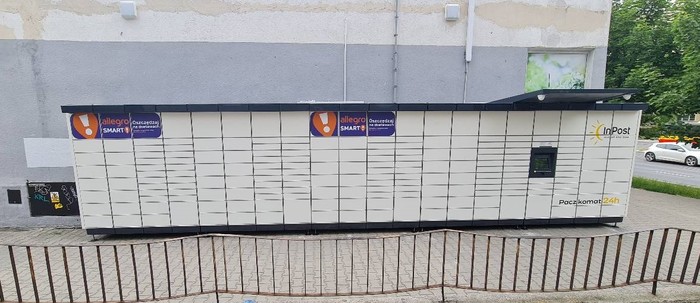 InPost's photo of the locker: InPost WAW384M