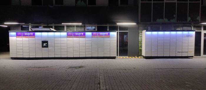 Parcel Locker WAW388M Pomiędzy budynkami A i B