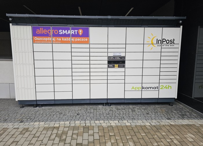 Parcel Locker WAW38BAPP Za biurowcem Libra