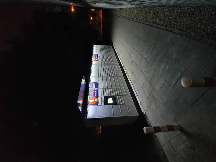 Paczkomat WAW391M Przy budynku usługowym