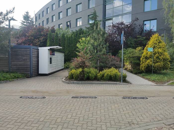 Zdjęcie paczkomatu od InPost: InPost WAW409M