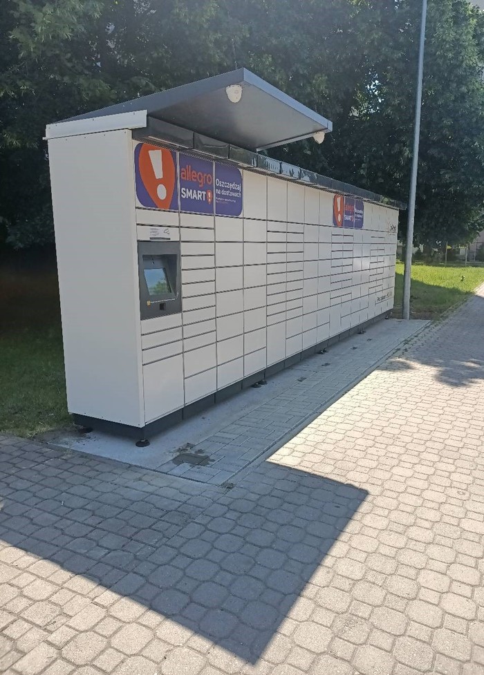 Paczkomat WAW419M Za budynkiem piekarni PUTKA