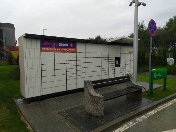 Paczkomat WAW443M Na stacji paliw BP