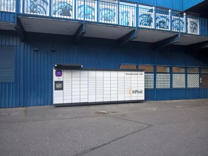Parcel Locker WAW44M Wewnątrz dziedzińca przy siłowni Impuls