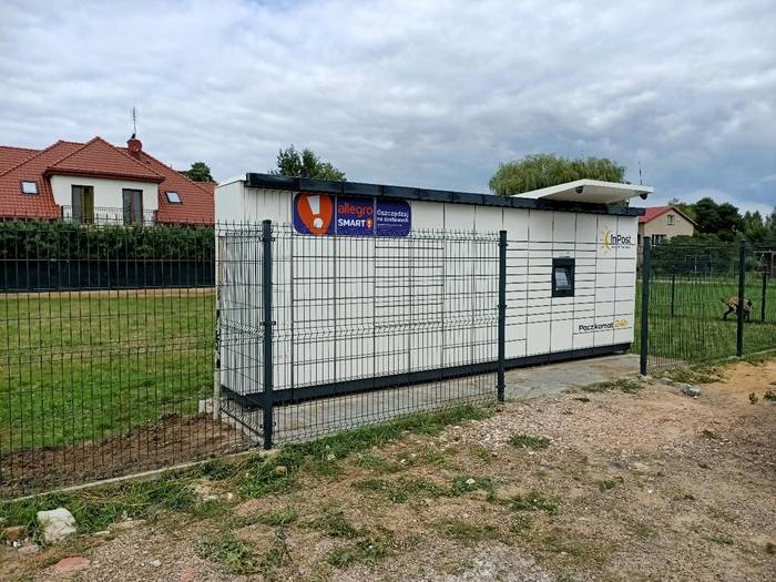 Parcel Locker WAW456M Na działce, przy ulicy