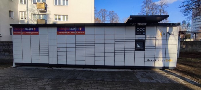 Parcel Locker WAW500M Przy budynku numer 13, od strony parkingu