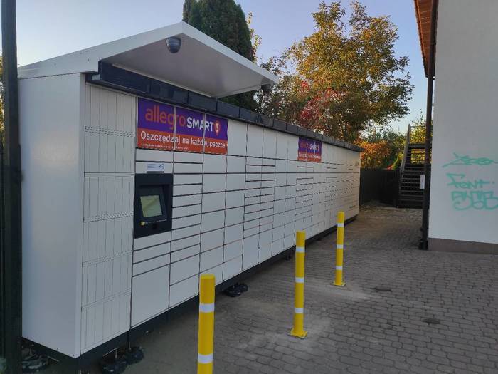 Zdjęcie paczkomatu od InPost: InPost WAW532M