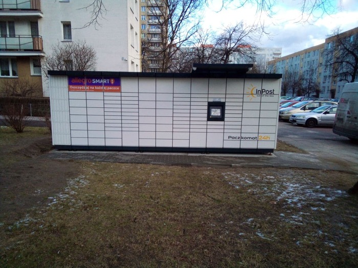 Parcel Locker WAW560M Przy budynku mieszkaniowym