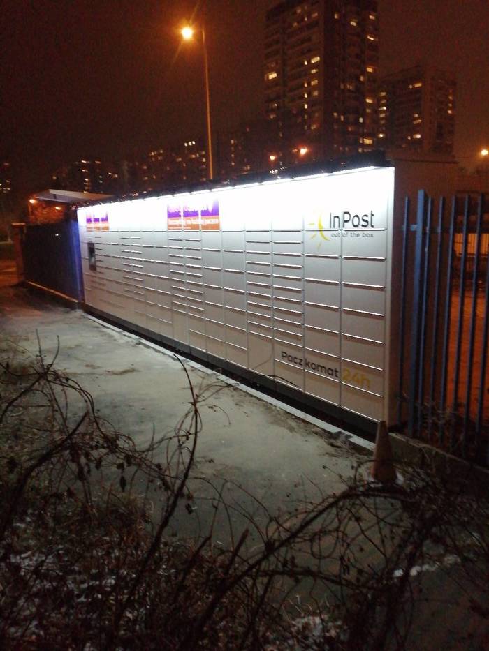 Zdjęcie paczkomatu od InPost: InPost WAW562M