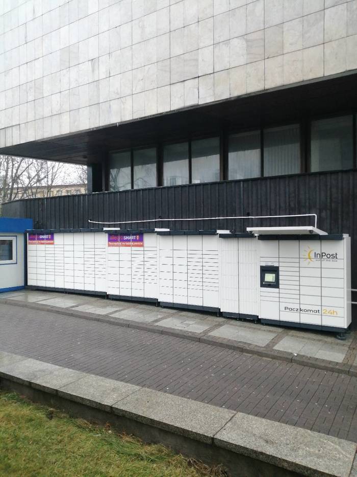 Zdjęcie paczkomatu od InPost: InPost WAW568M