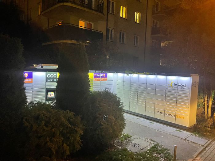 Parcel Locker WAW572M Obok Żłobka Centrum Rozwoju DaVinci